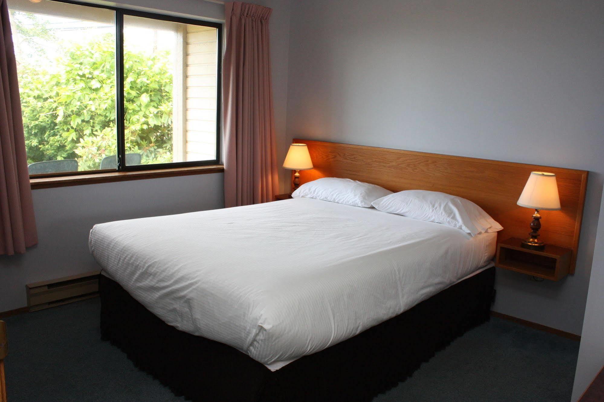 The Oceanside, A Coast Hotel Sechelt Ngoại thất bức ảnh