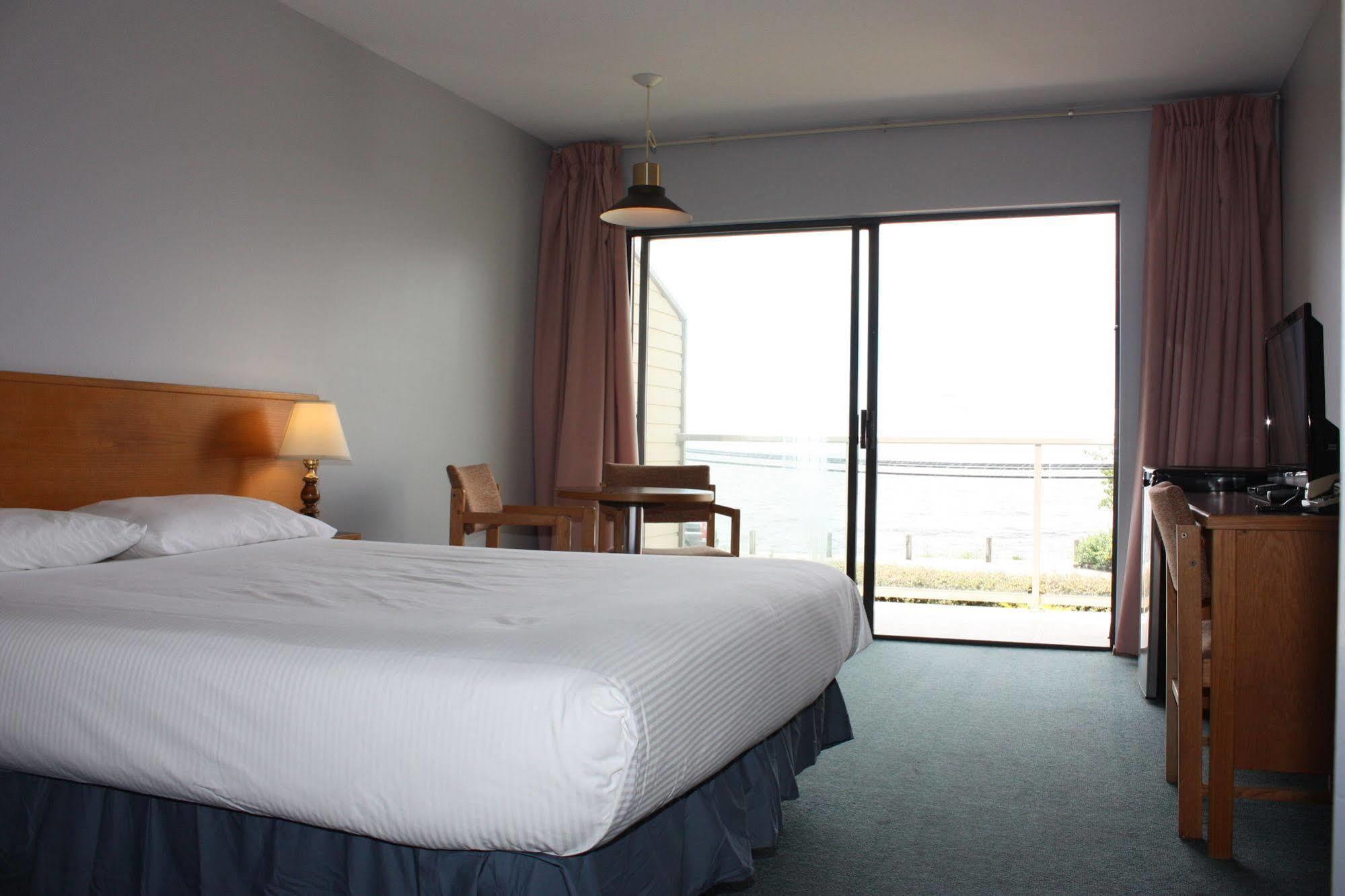 The Oceanside, A Coast Hotel Sechelt Ngoại thất bức ảnh